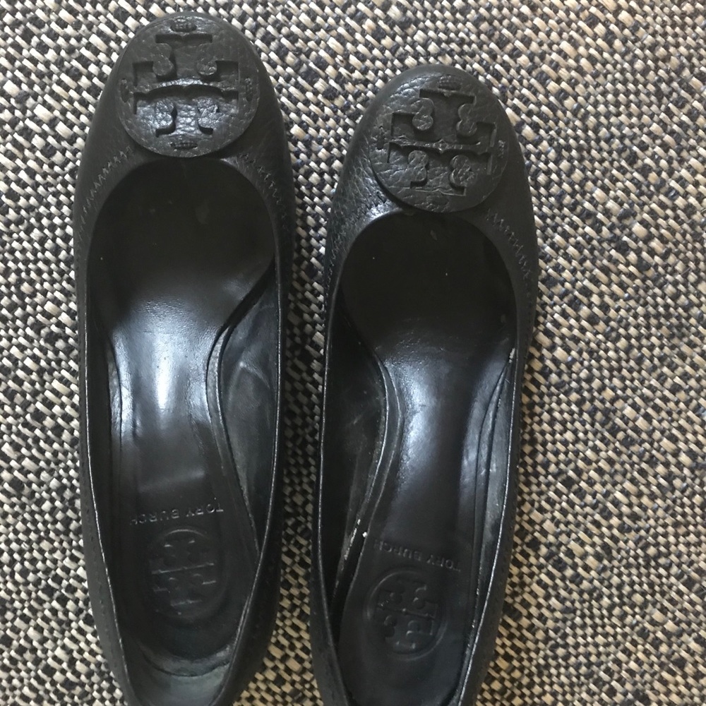 Black Pebbled Tory Burch Sally Wedges, 6.5